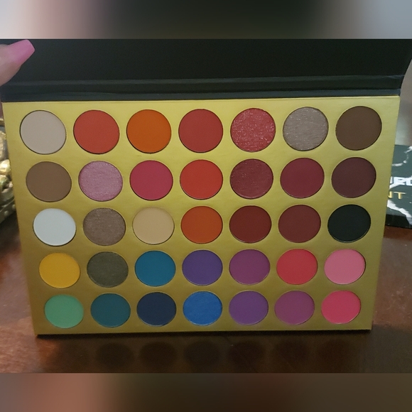 Eyeshadow Pallet - Picture 3 of 3